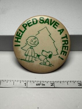 Vintage Peanuts Snoopy Charlie Brown I Helped Save a Tree Pinback Button